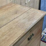 19th century English chest of drawers in fir and mahogany