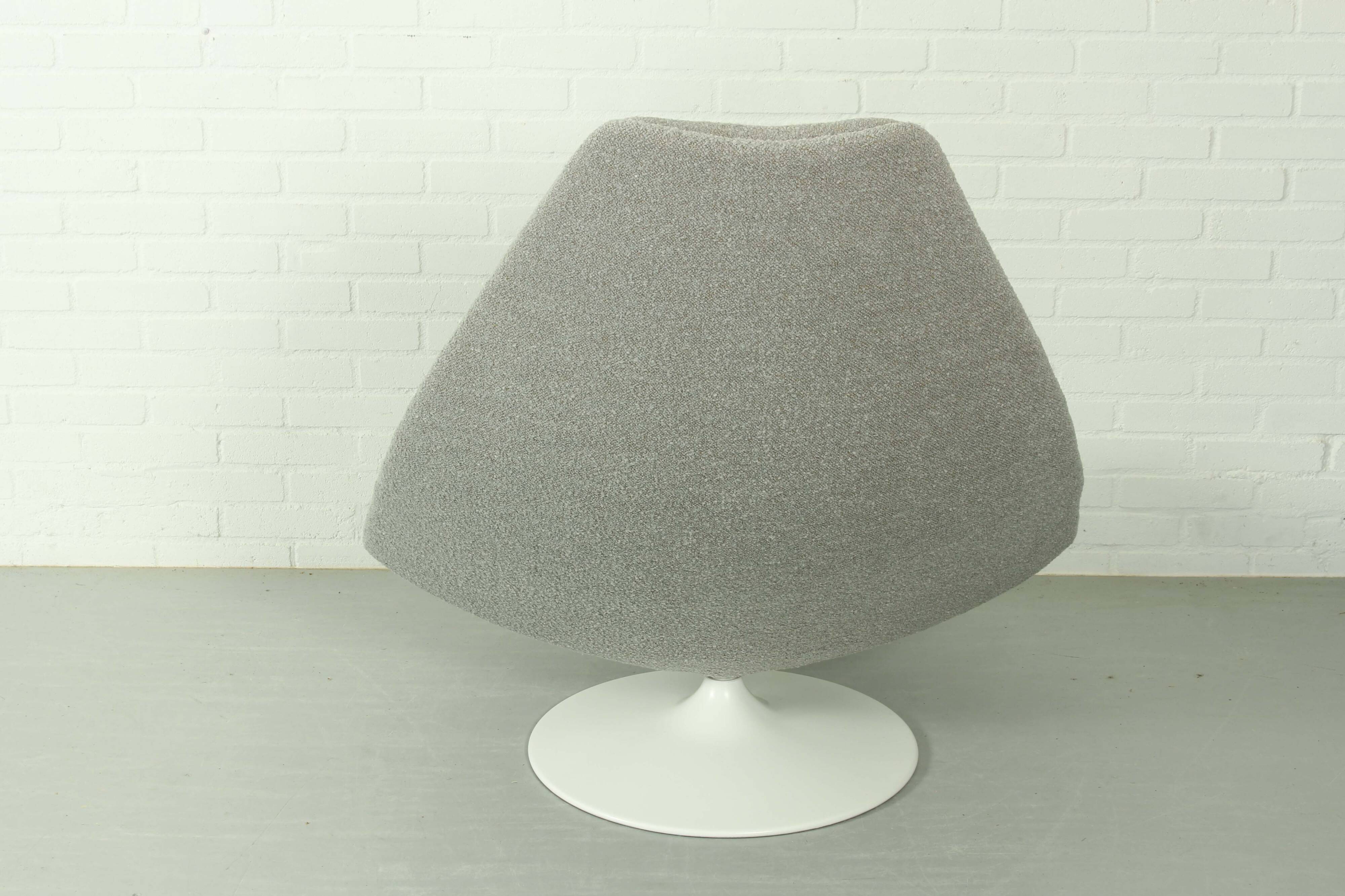 F590 lounge chair designed by Geoffrey Harcourt for Artifort.