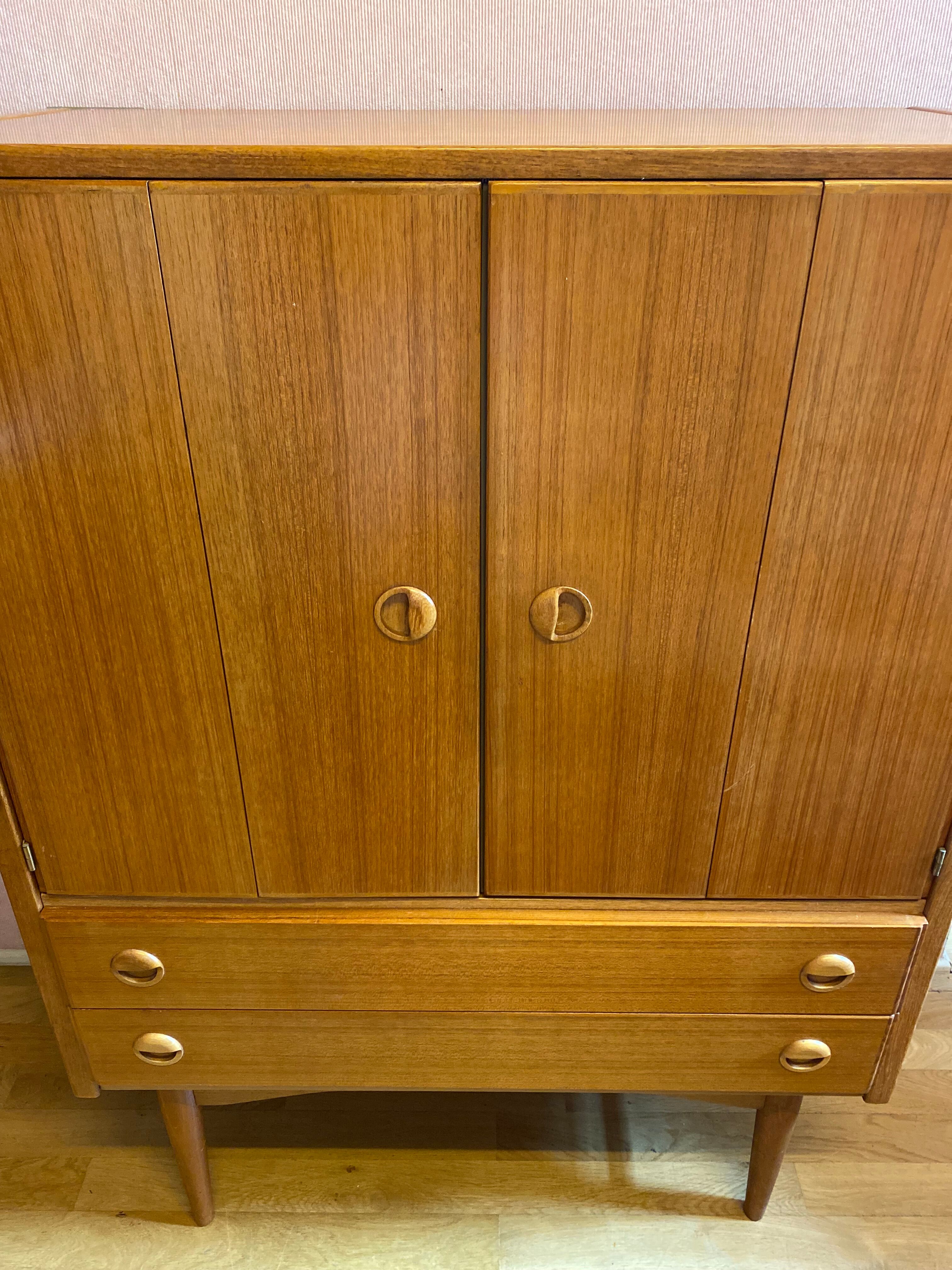 TV stand from the 50s, 2 drawer, 2 accordion doors. Perfect condition.
