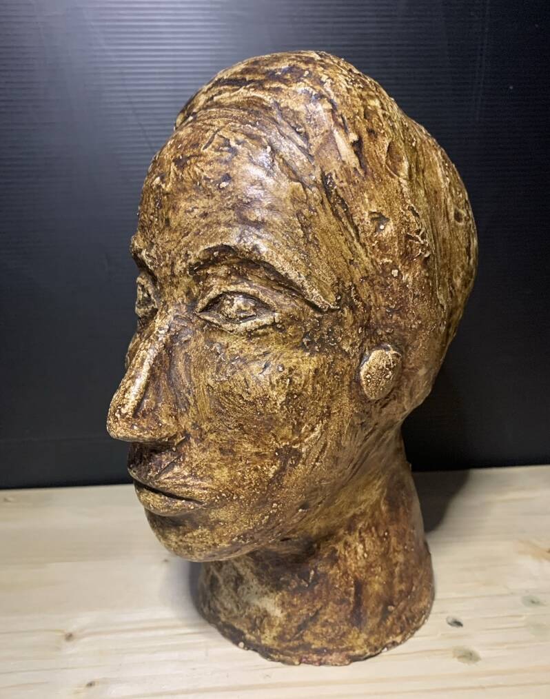 Brutalist head in varnished plaster