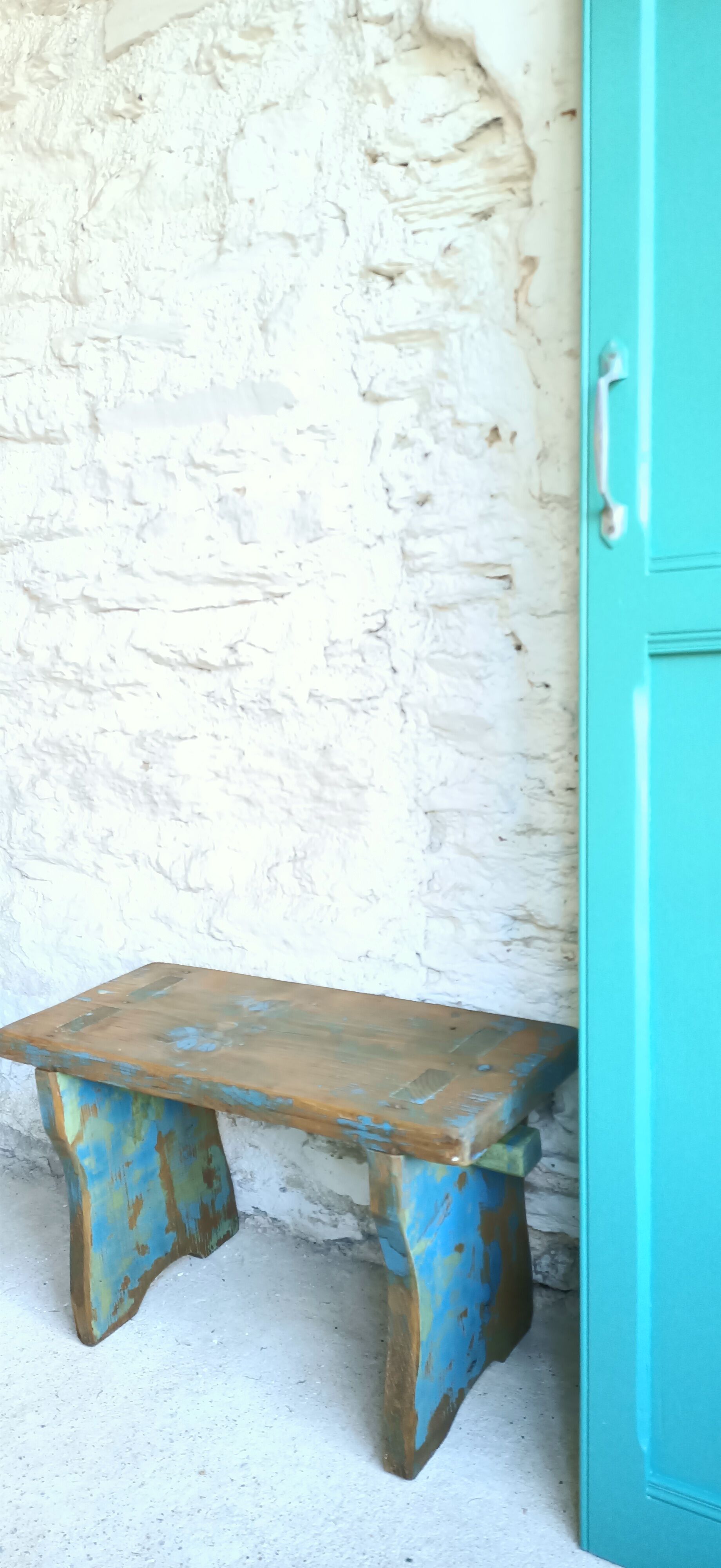 Banc repose-pieds patiné