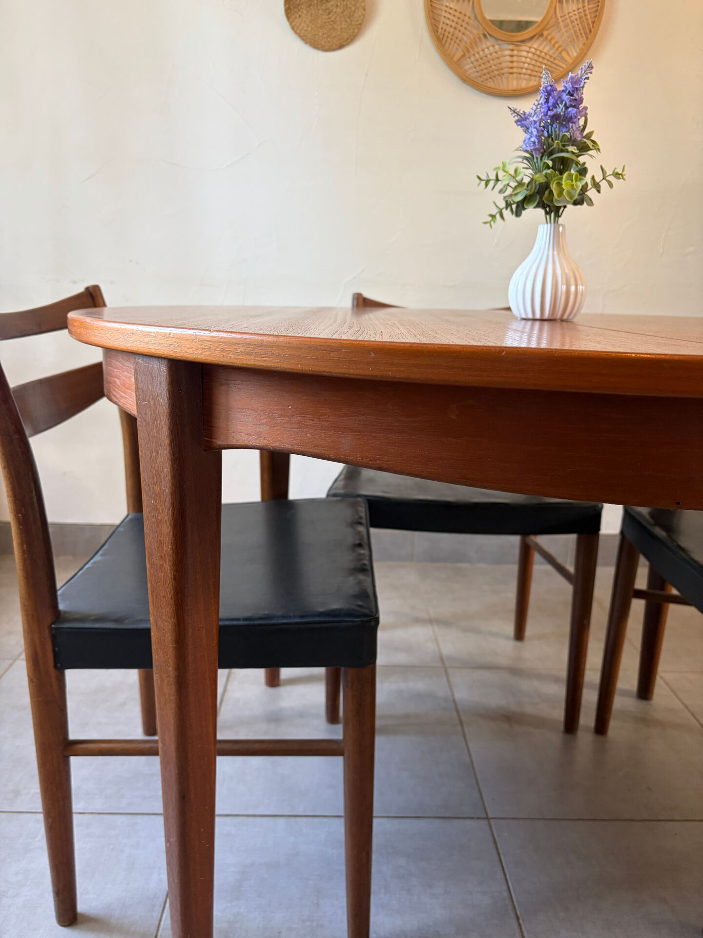 Vintage teak round table NF extendable