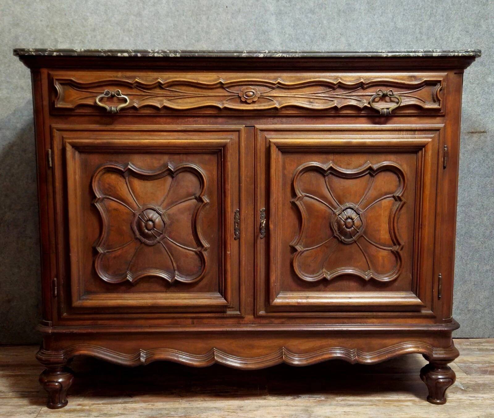 Buffet or sideboard with Venetian doors in Louis XV style made of walnut.