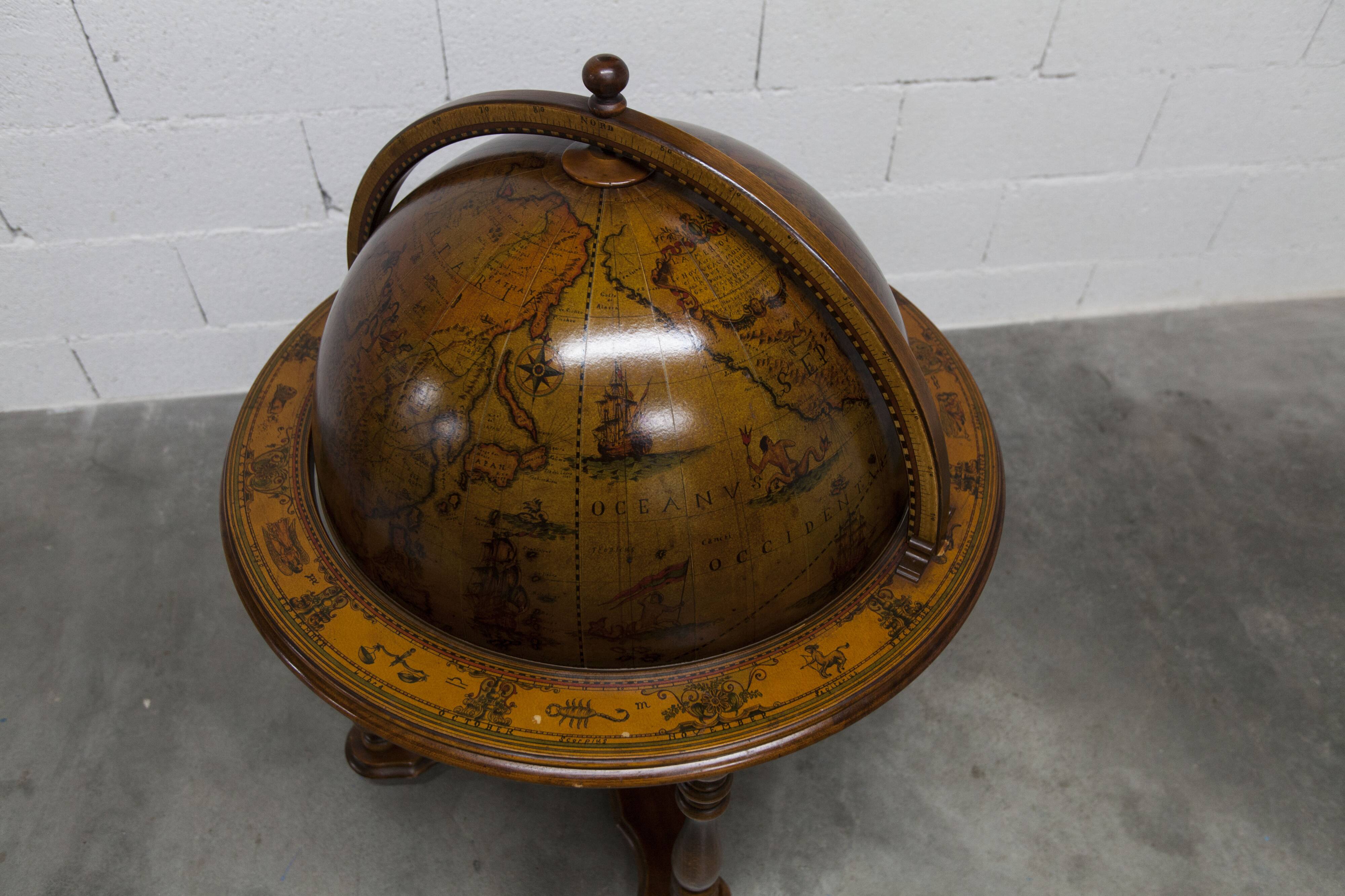 Bar globe maps rolling world