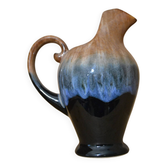 Large flame-patterned stoneware jug