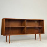Vitrine vintage en teck, buffet, étagère des années 60, style mid-century.