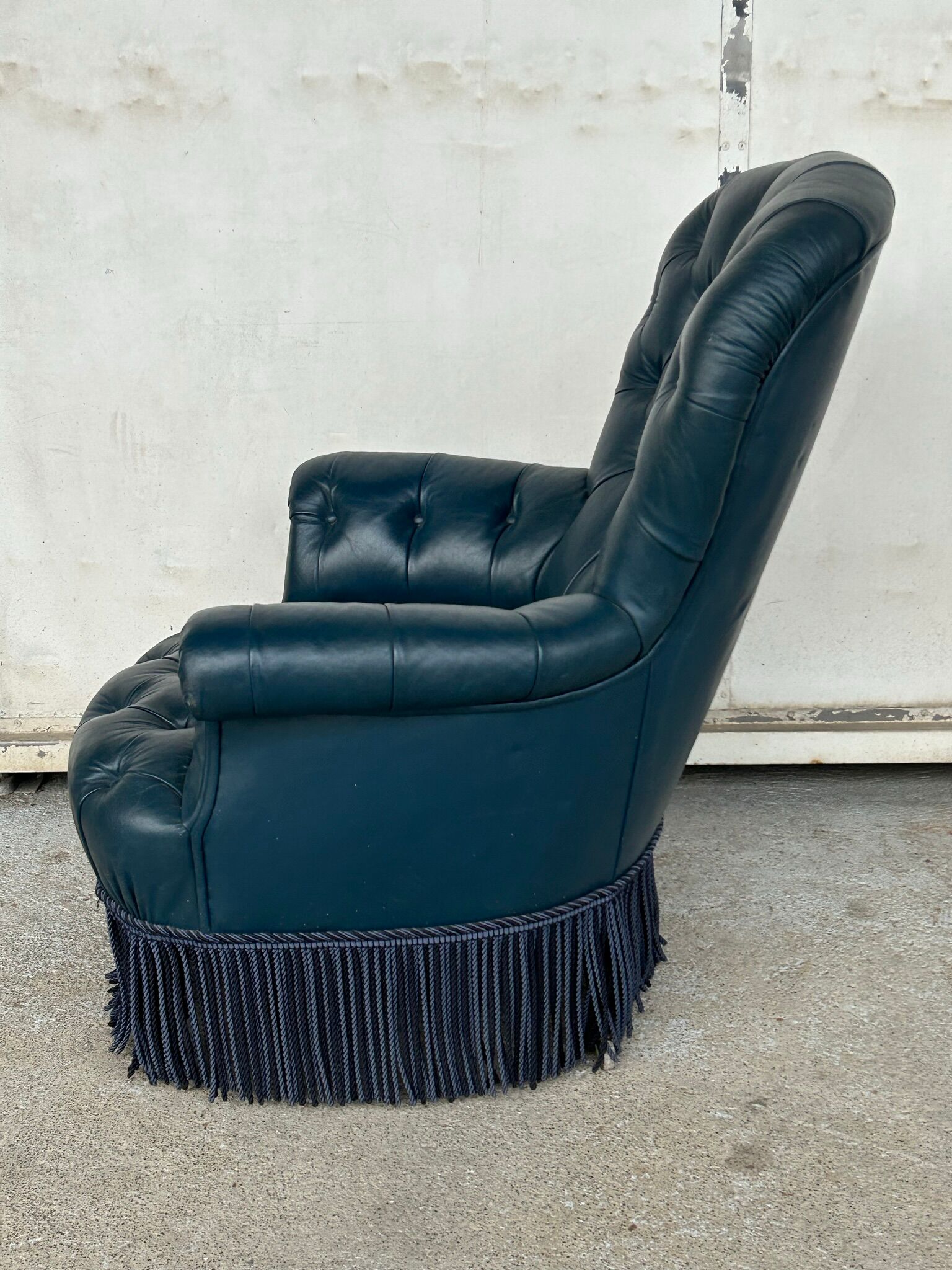 Armchair Napoleon III leather Chesterfield way, late nineteenth