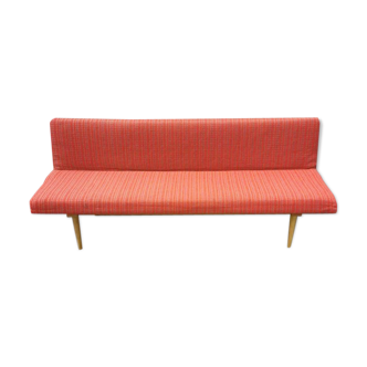 Day bed red fabric