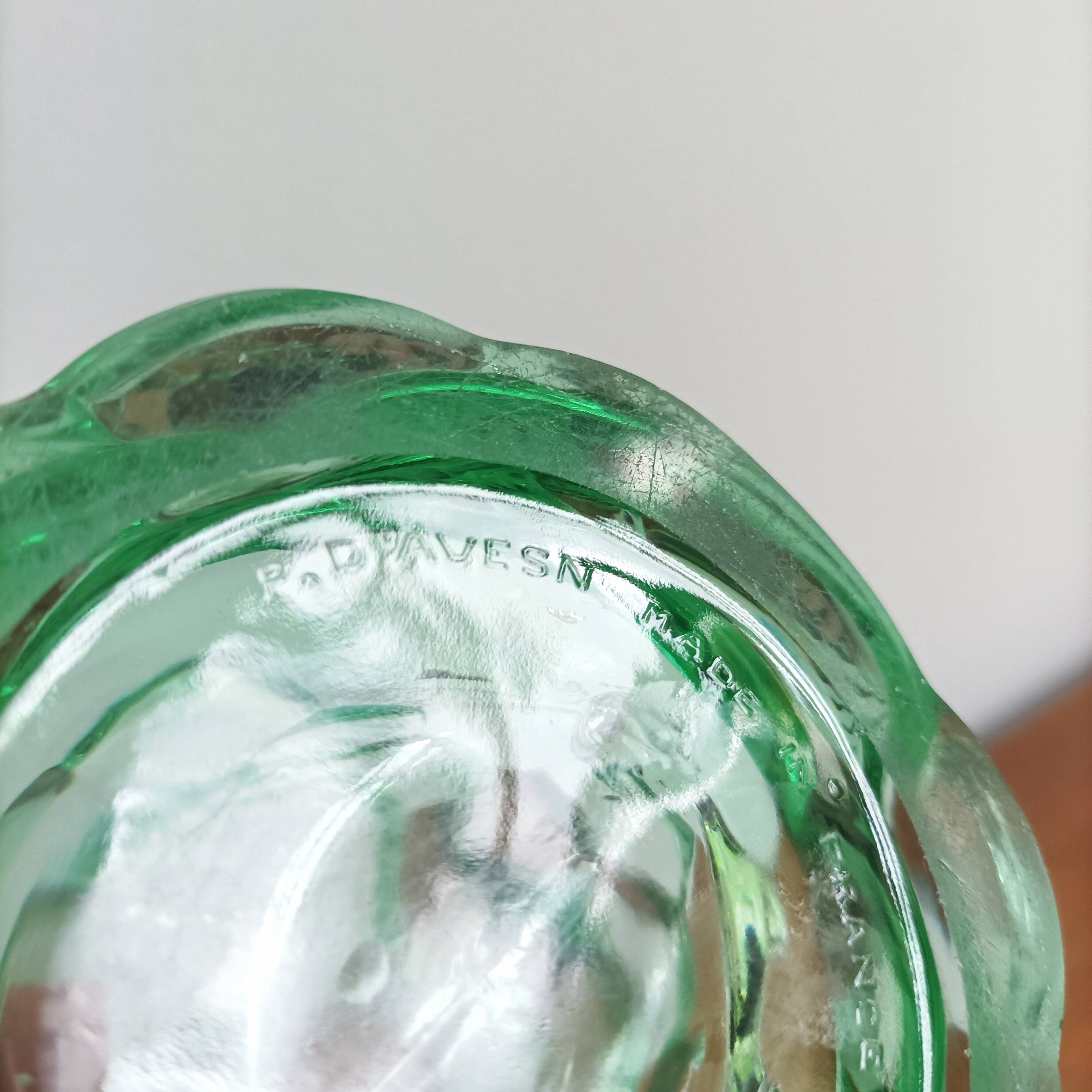 Art Deco vase, Pierre d'Avesn, green honeycomb pattern