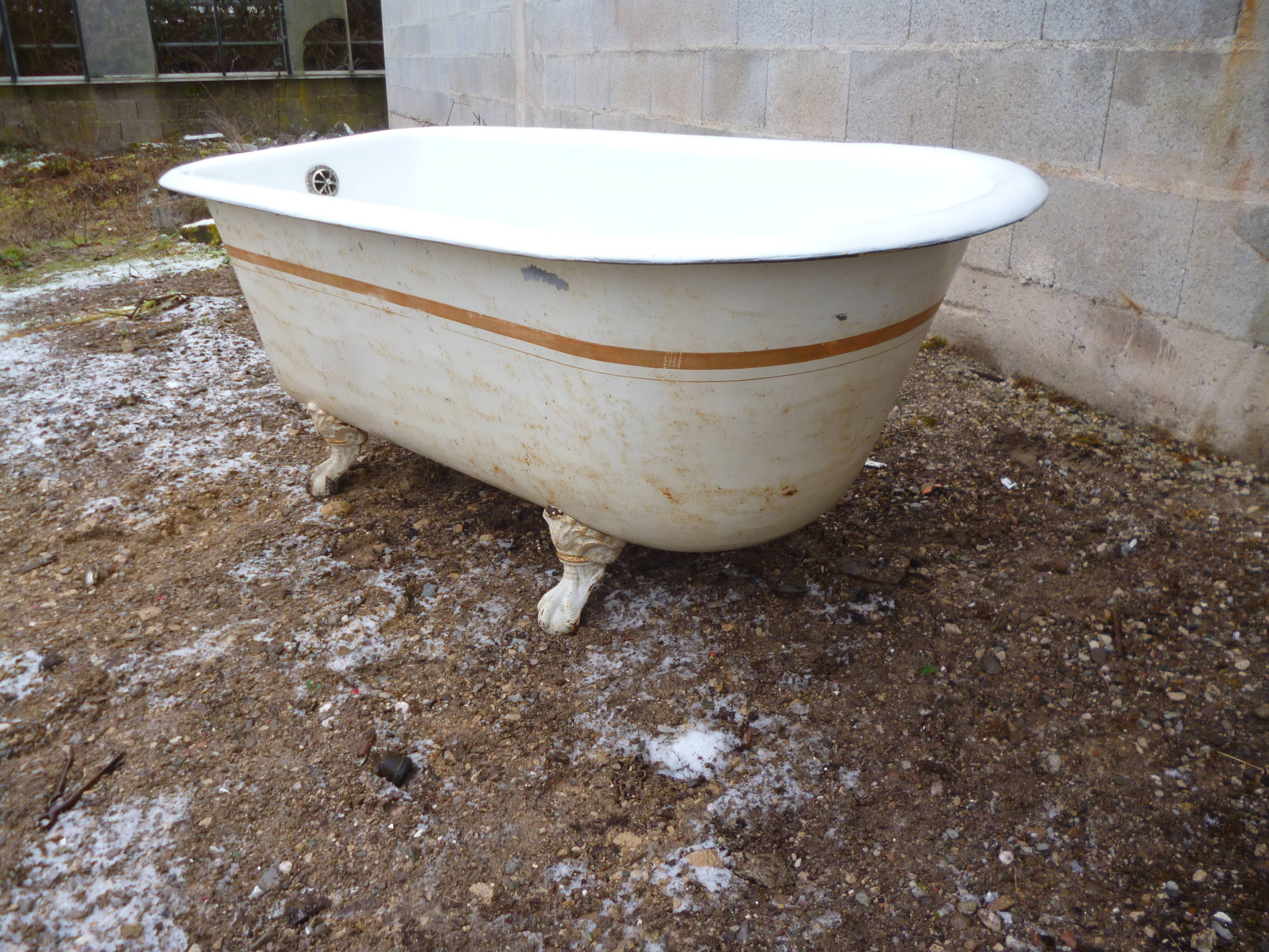 Baignoire en fonte pieds en griffes d'aigle