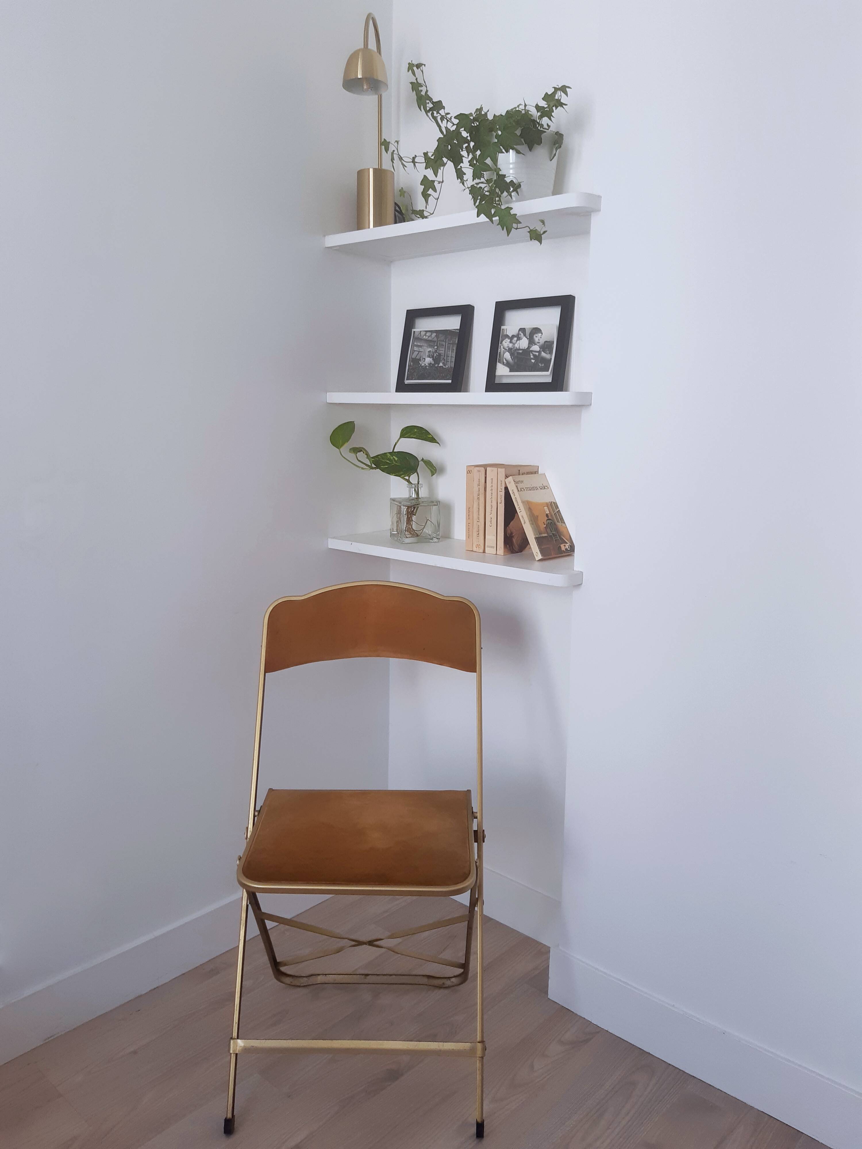 Lot of 2 vintage folding chairs