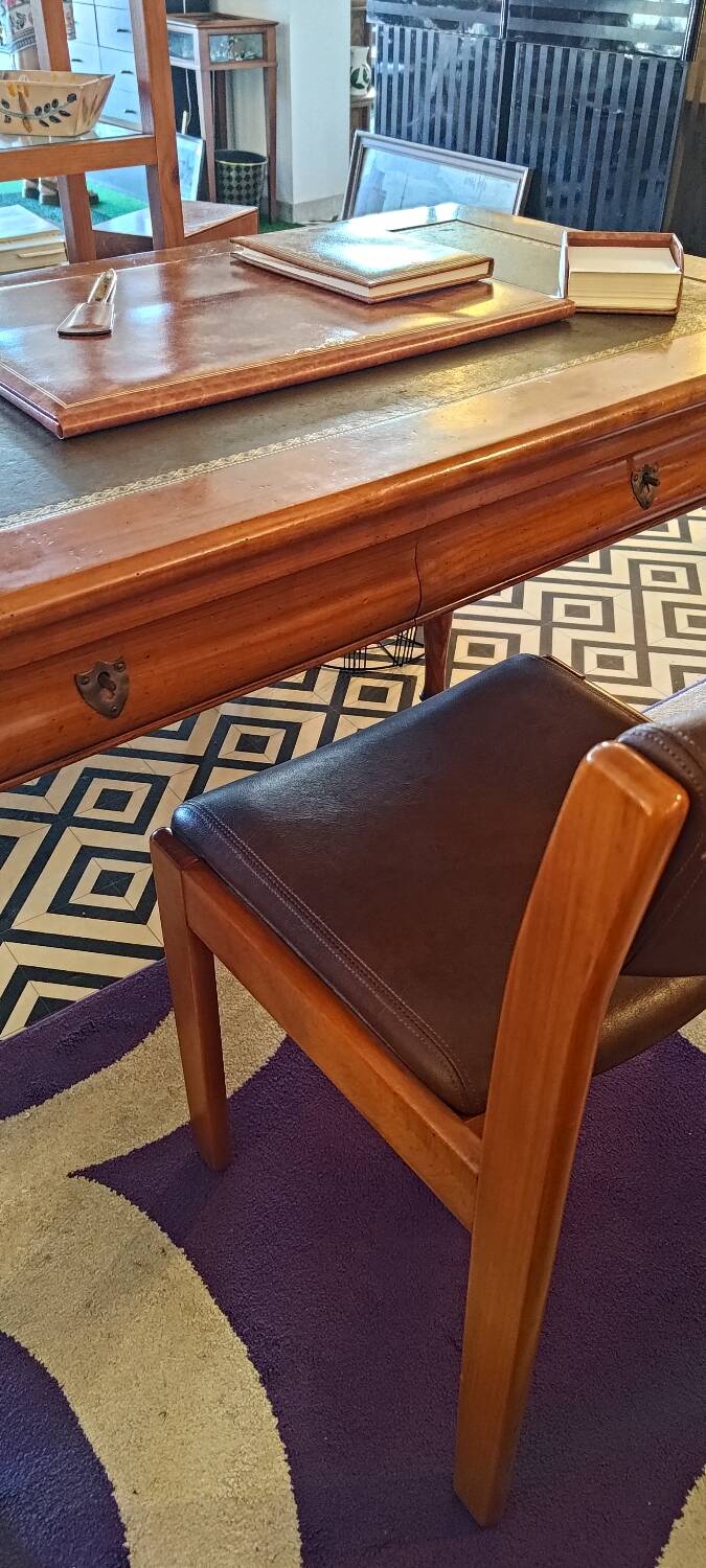 Minister's desk with pull tabs