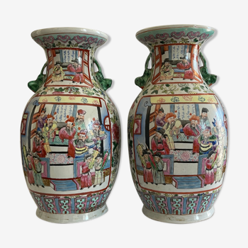 Paire de vases en porcelaine de Canton XIXe à décor de l''Empereur YONGLE