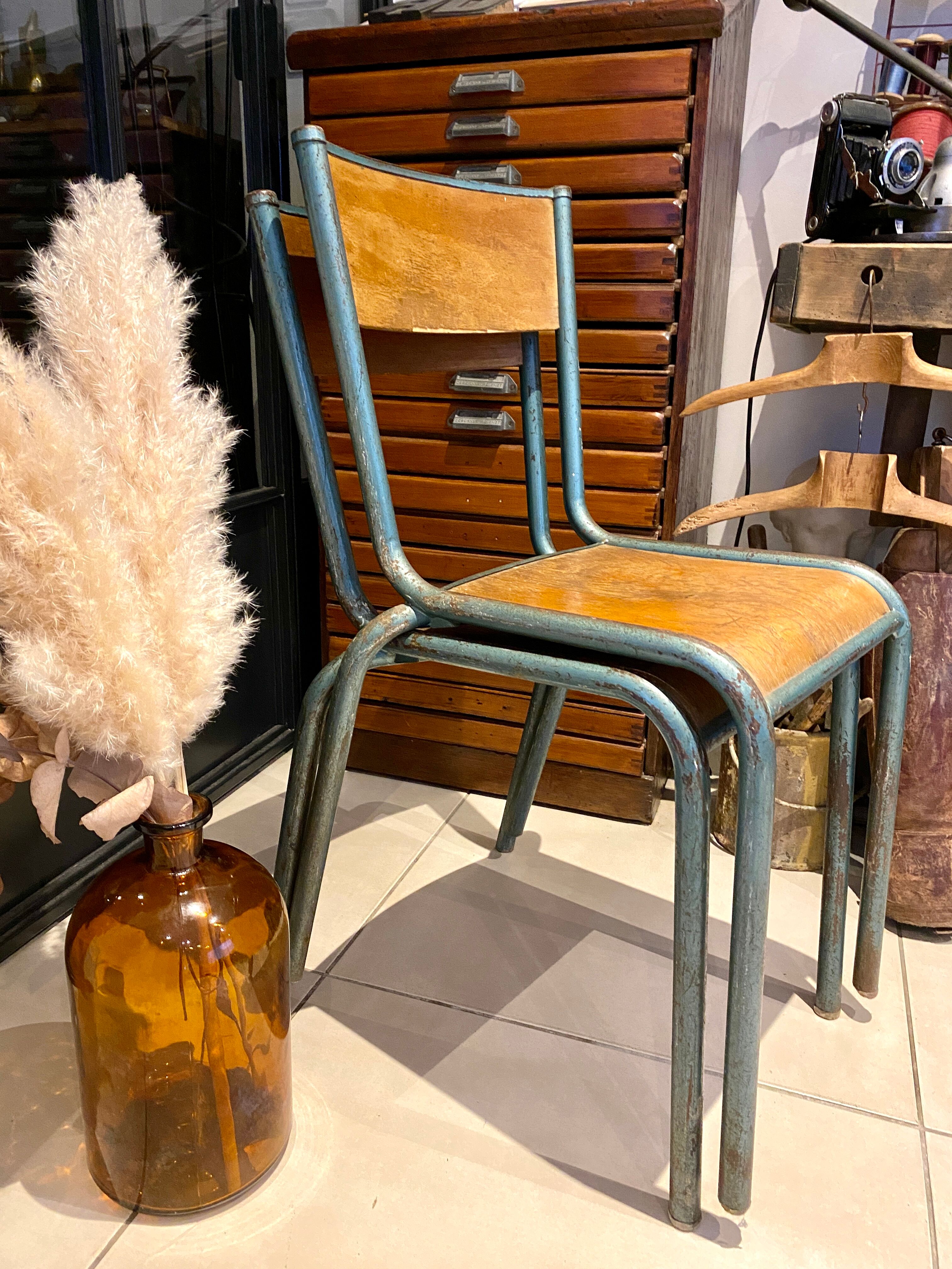 Paire de chaises d'école vintage
