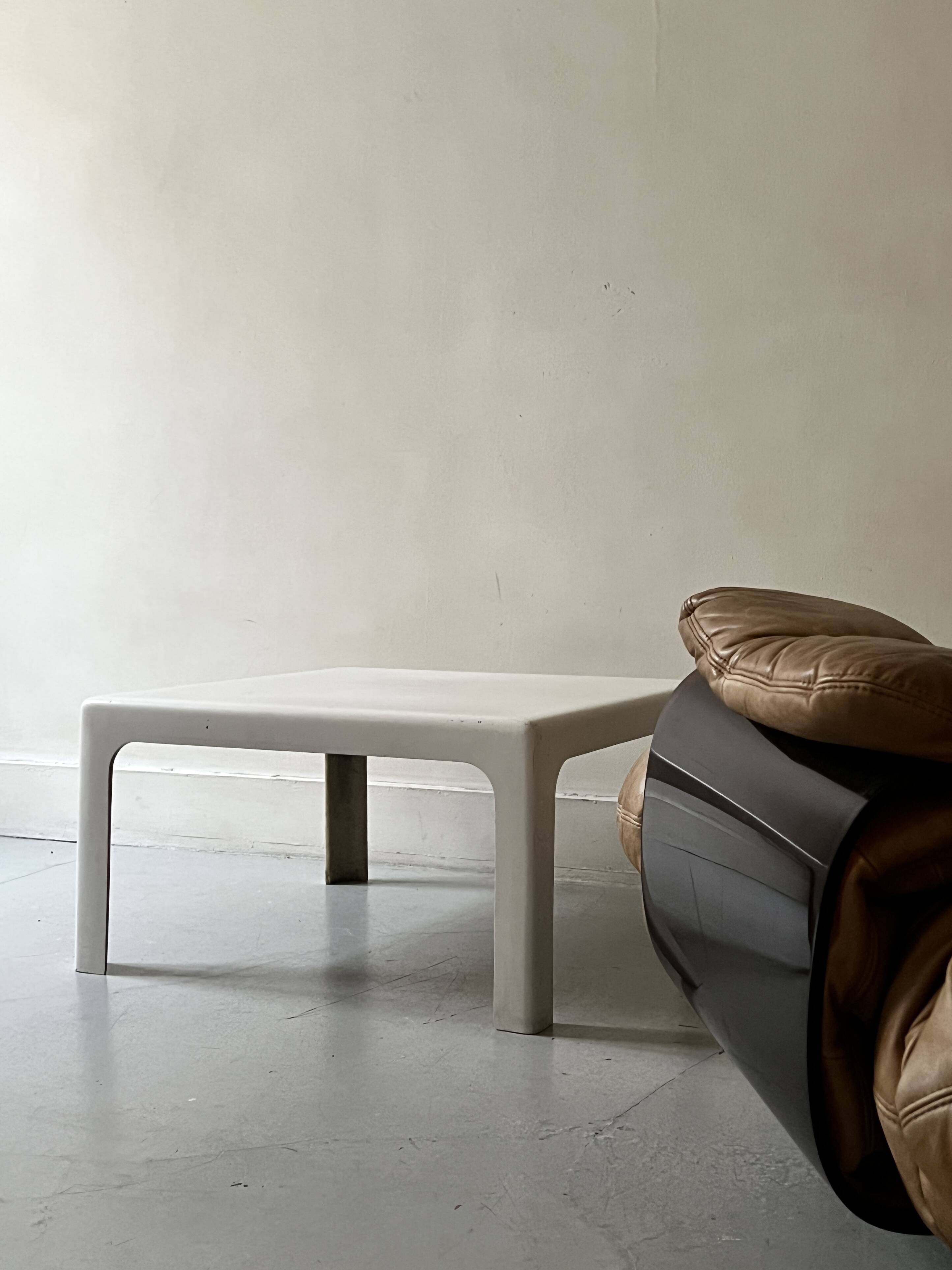 Square coffee table from Prisunic in white fibreglass, 1970s design.