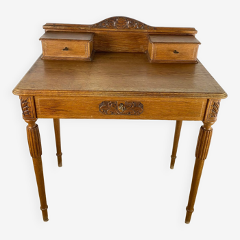 Bureau 1 grand et 2 petits tiroirs en chêne sculpté 1950 81x50cm