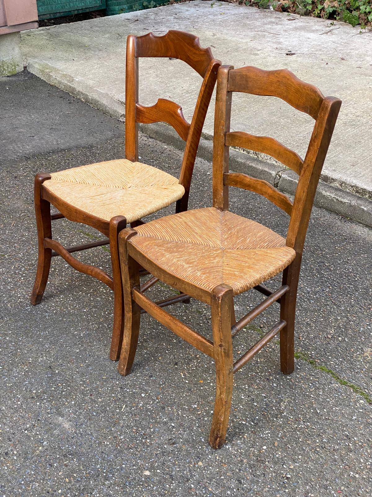 2 solid oak carved and rush-seated chairs in the Louis Philippe style, 19th century.