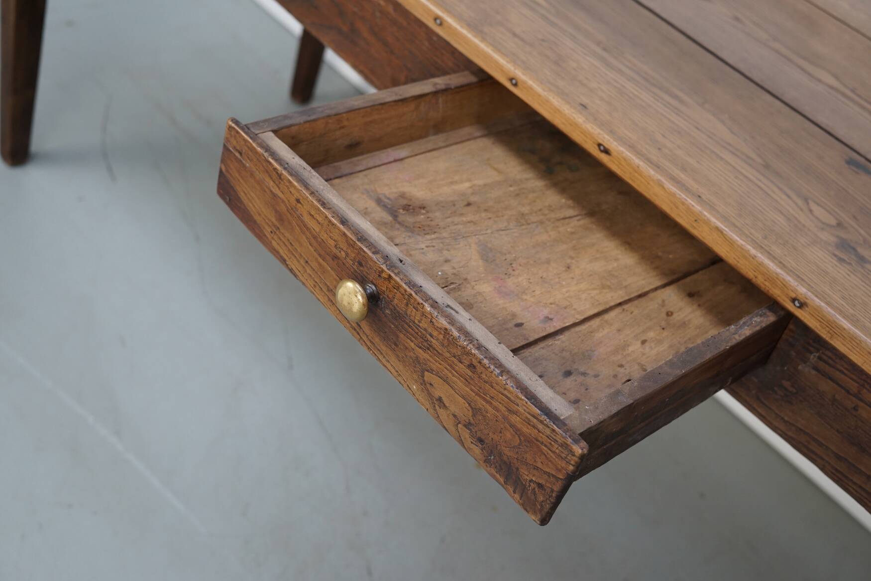 Large rustic farmhouse dining table from the French 19th century, in old elm