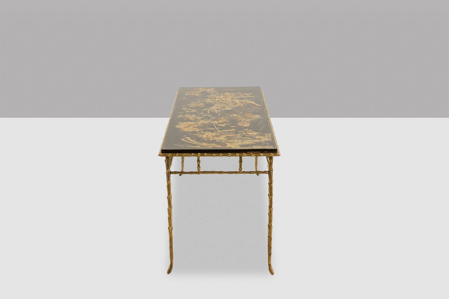 Maison Baguès. Table basse en bronze, laque noire, décor or. Circa 1970
