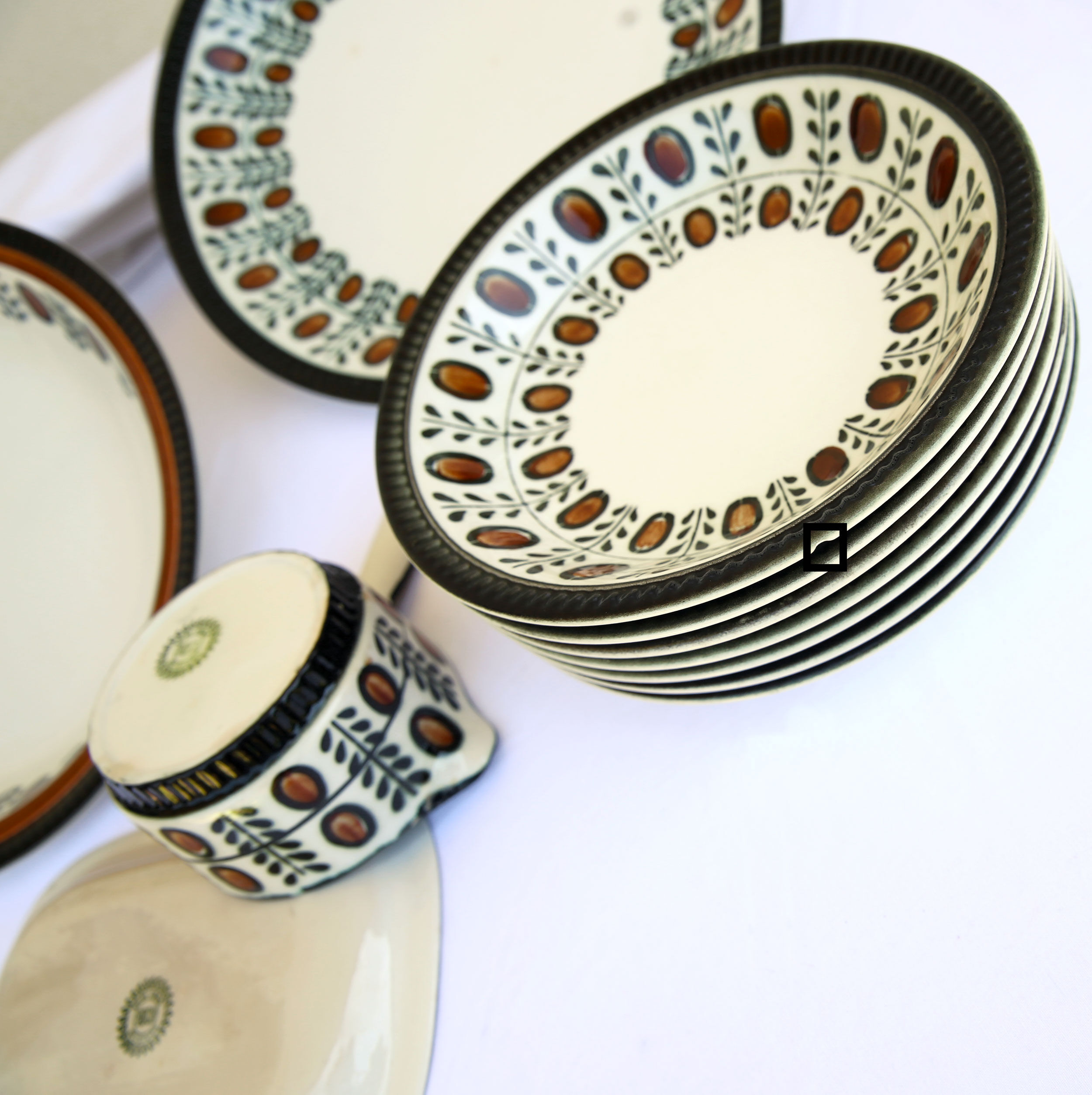 Lot of 2 dishes, 7 hollow plates, ramekin and sausage Boch Belgium, Nut collection