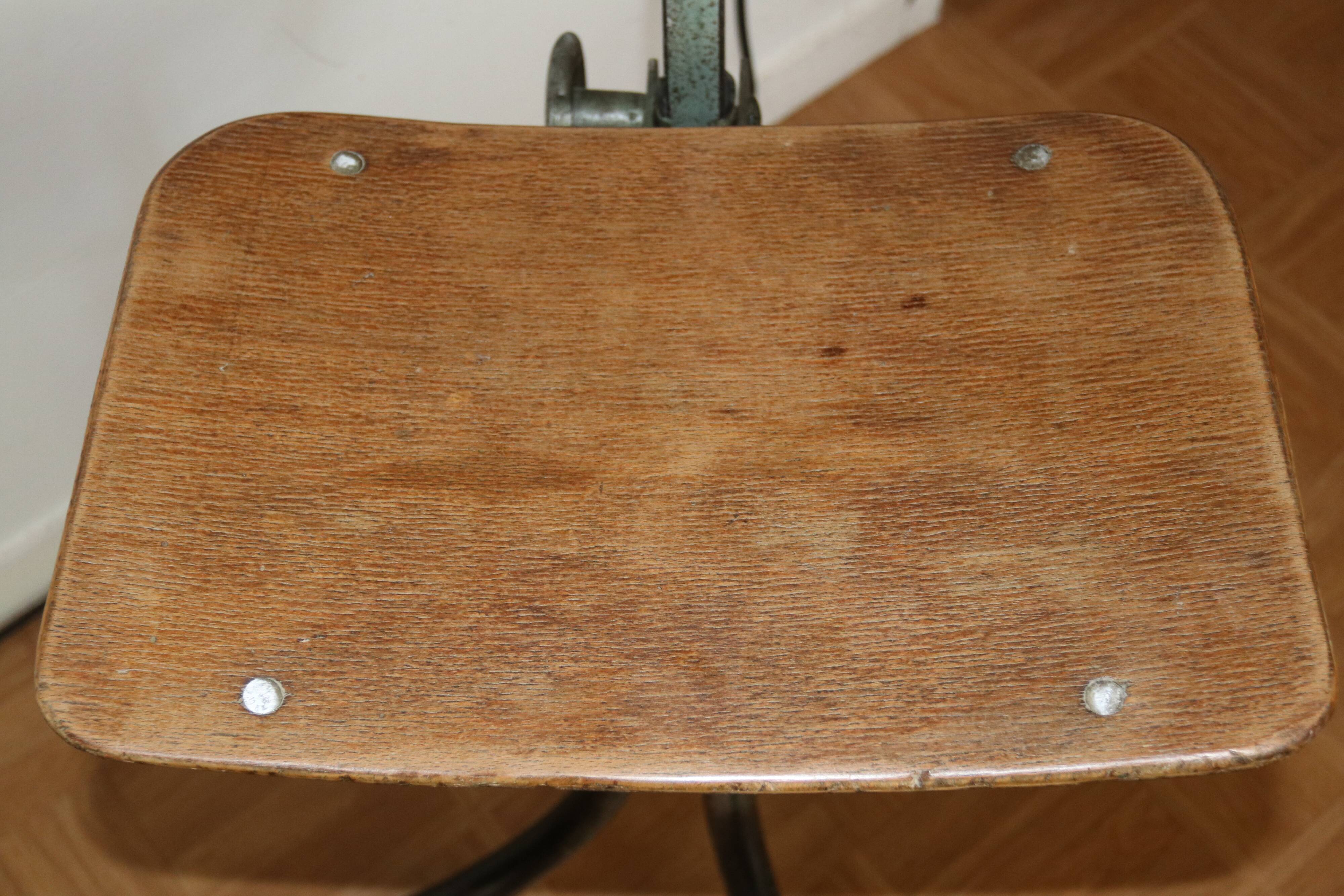 Bienaise workshop chair