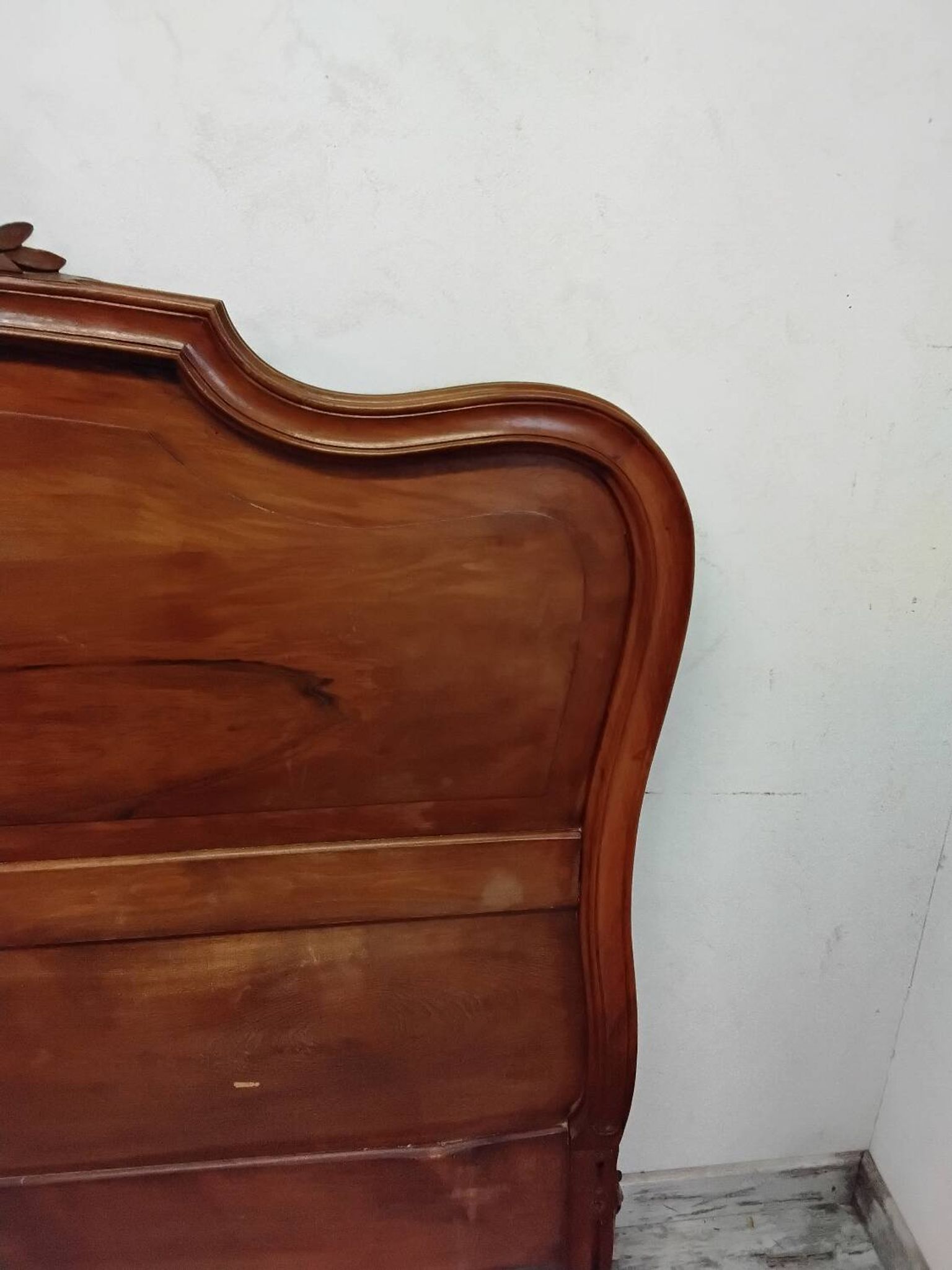 Headboard made of carved wood