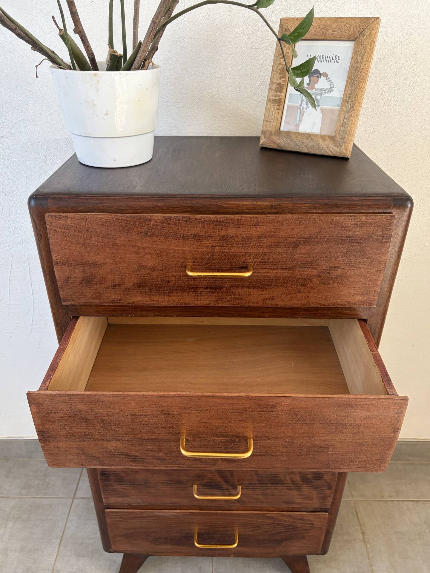 Vintage chest of drawers/commode from the 1960s.