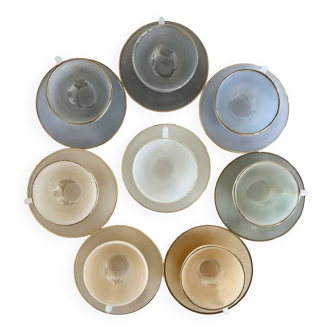 8 tasses et sous-tasses vintage Arcopal Arlequin opaline tons pastels liserés dorés