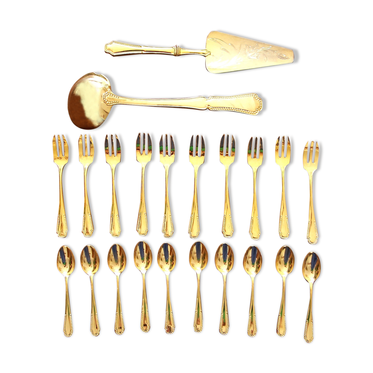 Golden cake cutlery service