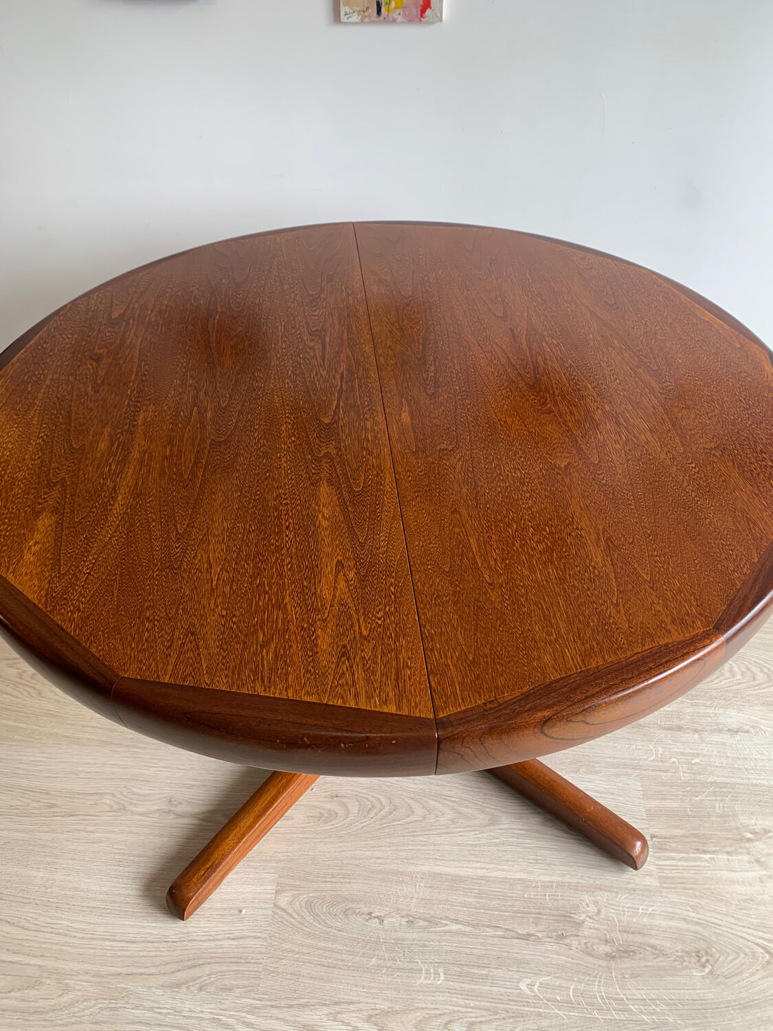 Vintage round table edited by Baumann