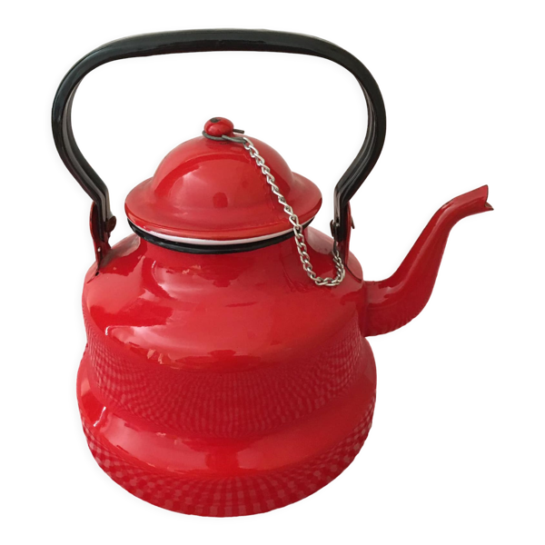 Théière en métal rouge émaillée avec chaînette