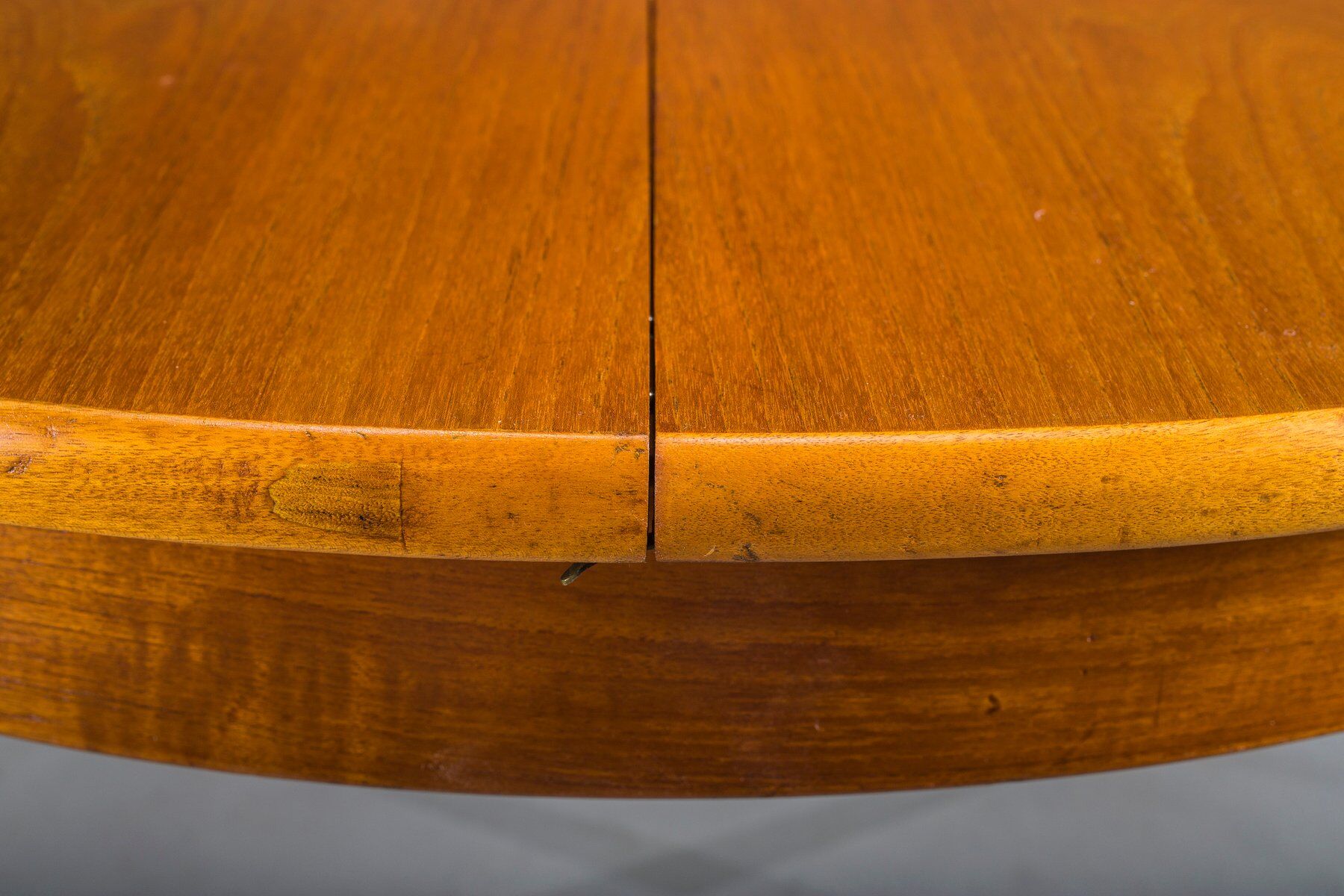 Round teak veneered extendable dining table from G-Plan, 1960s