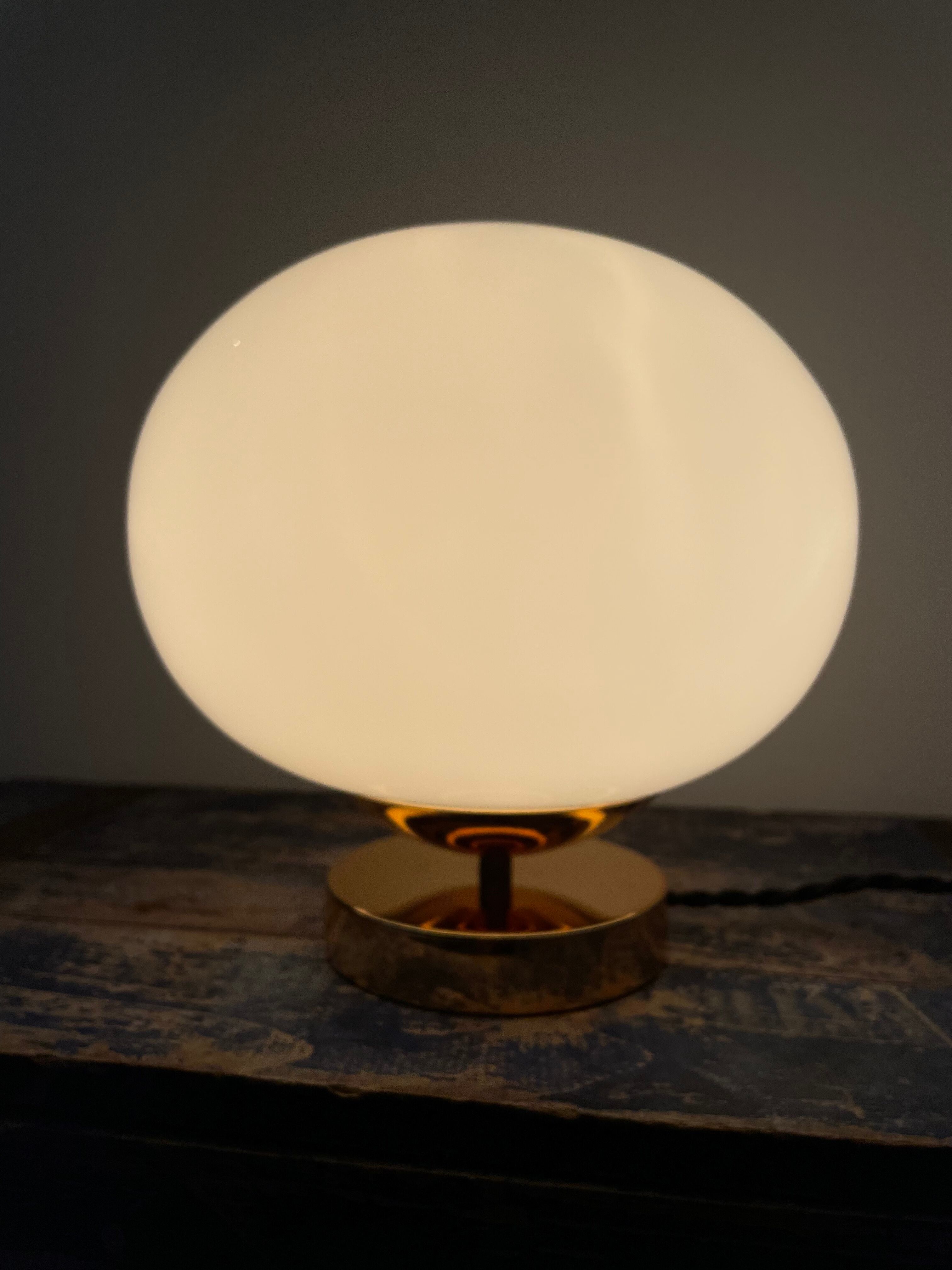 White opaline table lamp electrified to nine