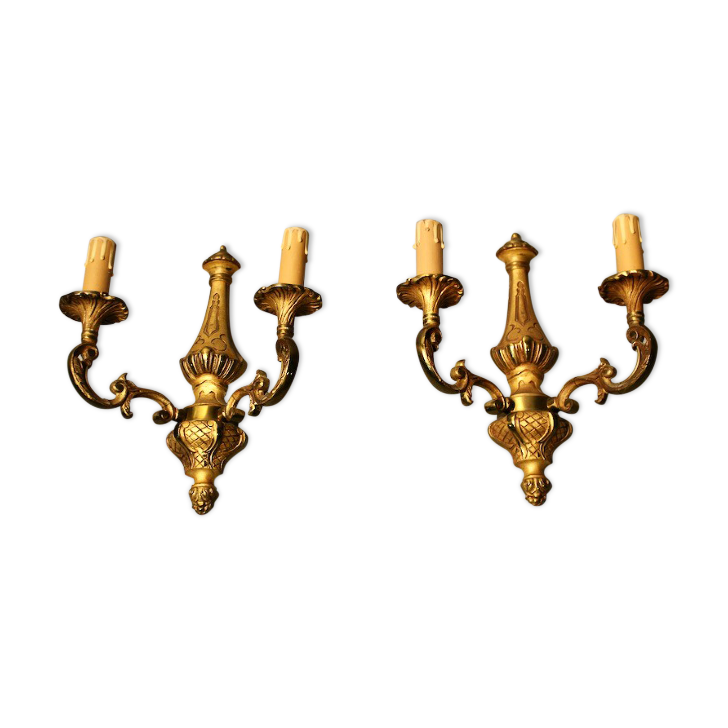 Paire d'appliques en bronze de style Louis XV