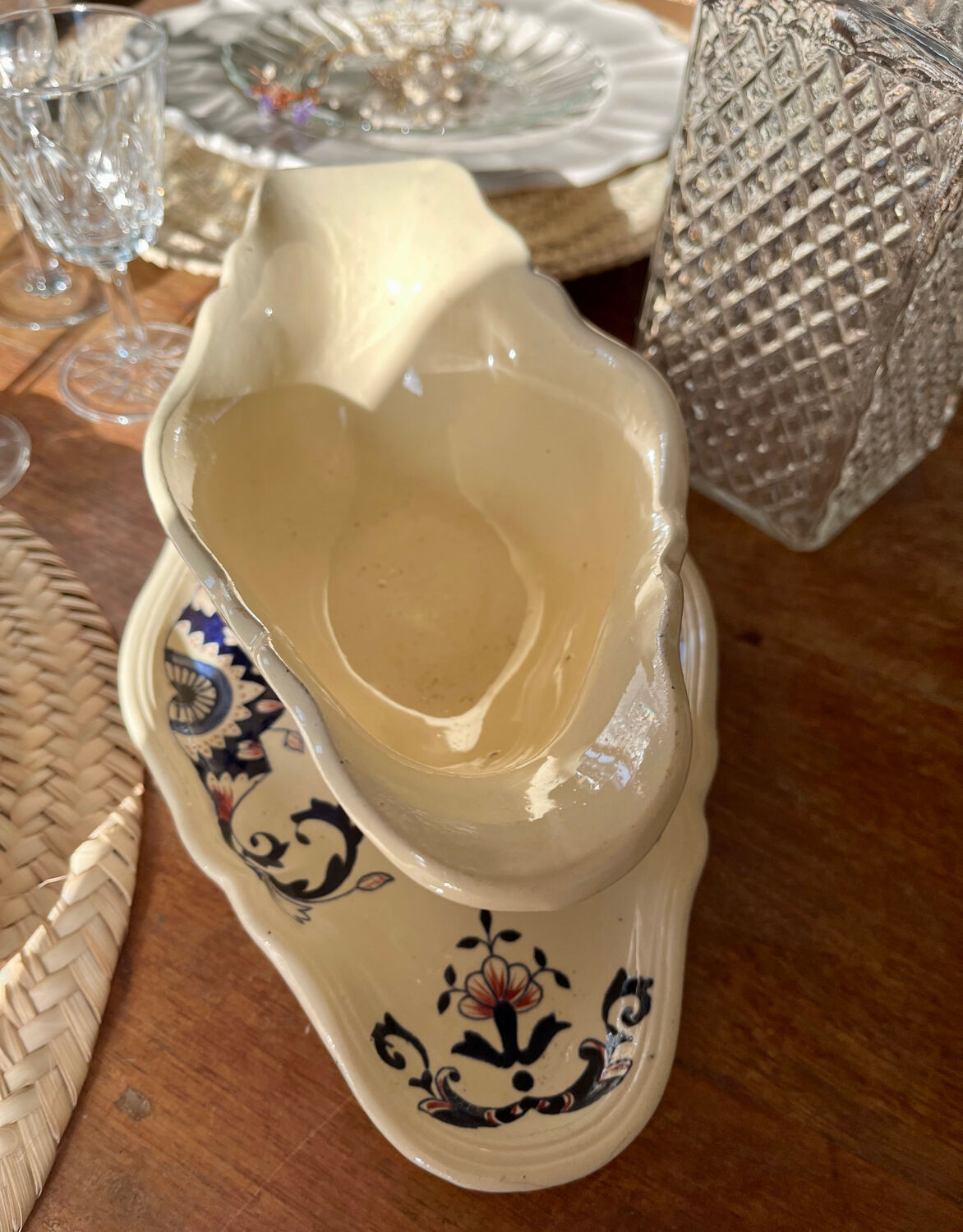 Longchamp iron earth gravy dish