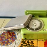 Stube vintage household scale in green enameled metal - Force 10