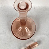 Service à liqueur en verre rose, carafe gravée