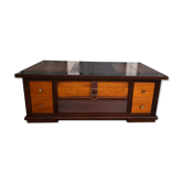 Table basse en bois avec niche intérieure