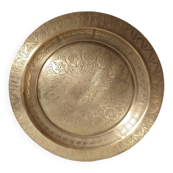 Plateau marocain gravé rond métal doré , cuivre jaune