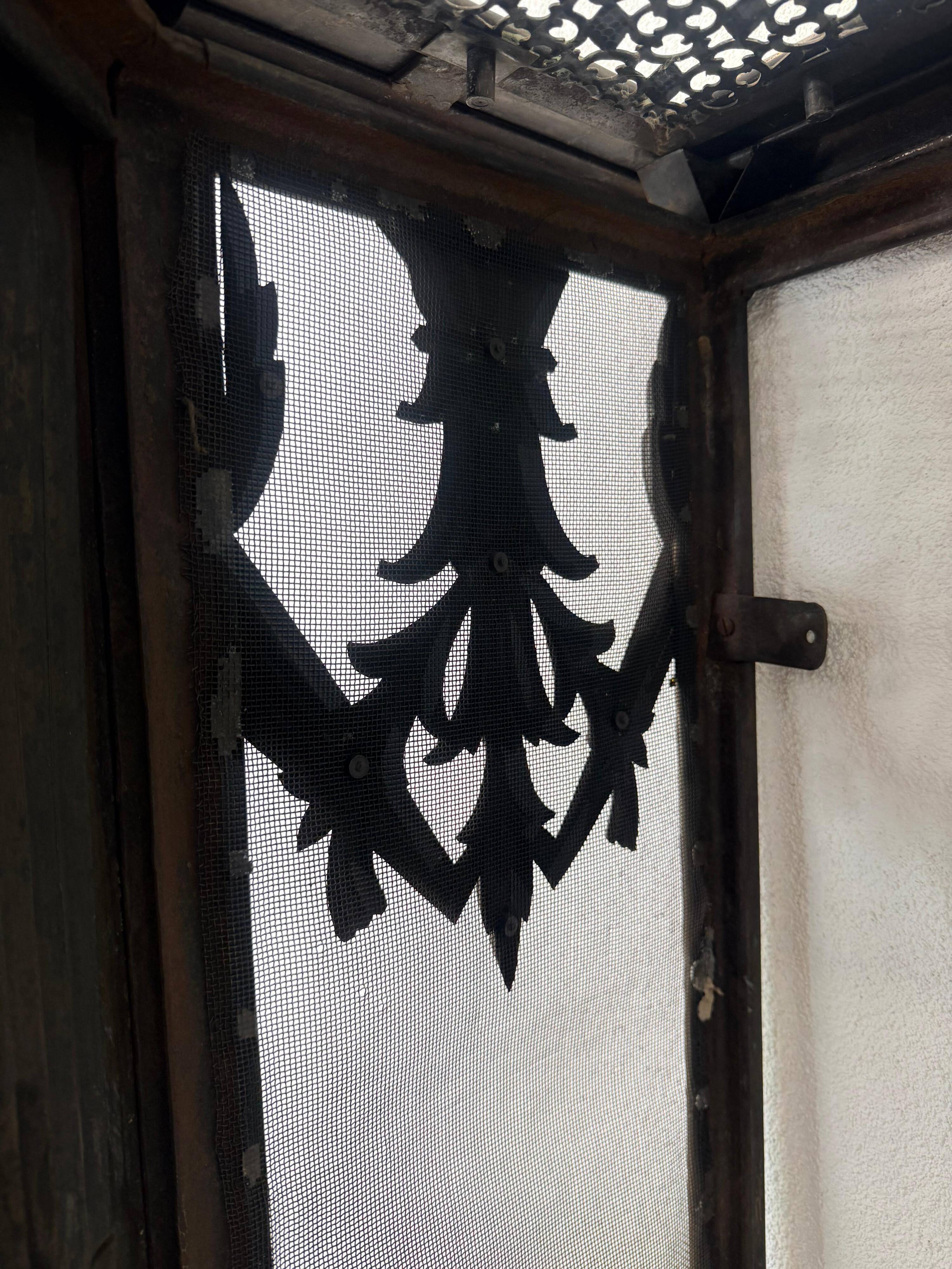 Corner fireplace screen in brass attributed to Dagobert Peche