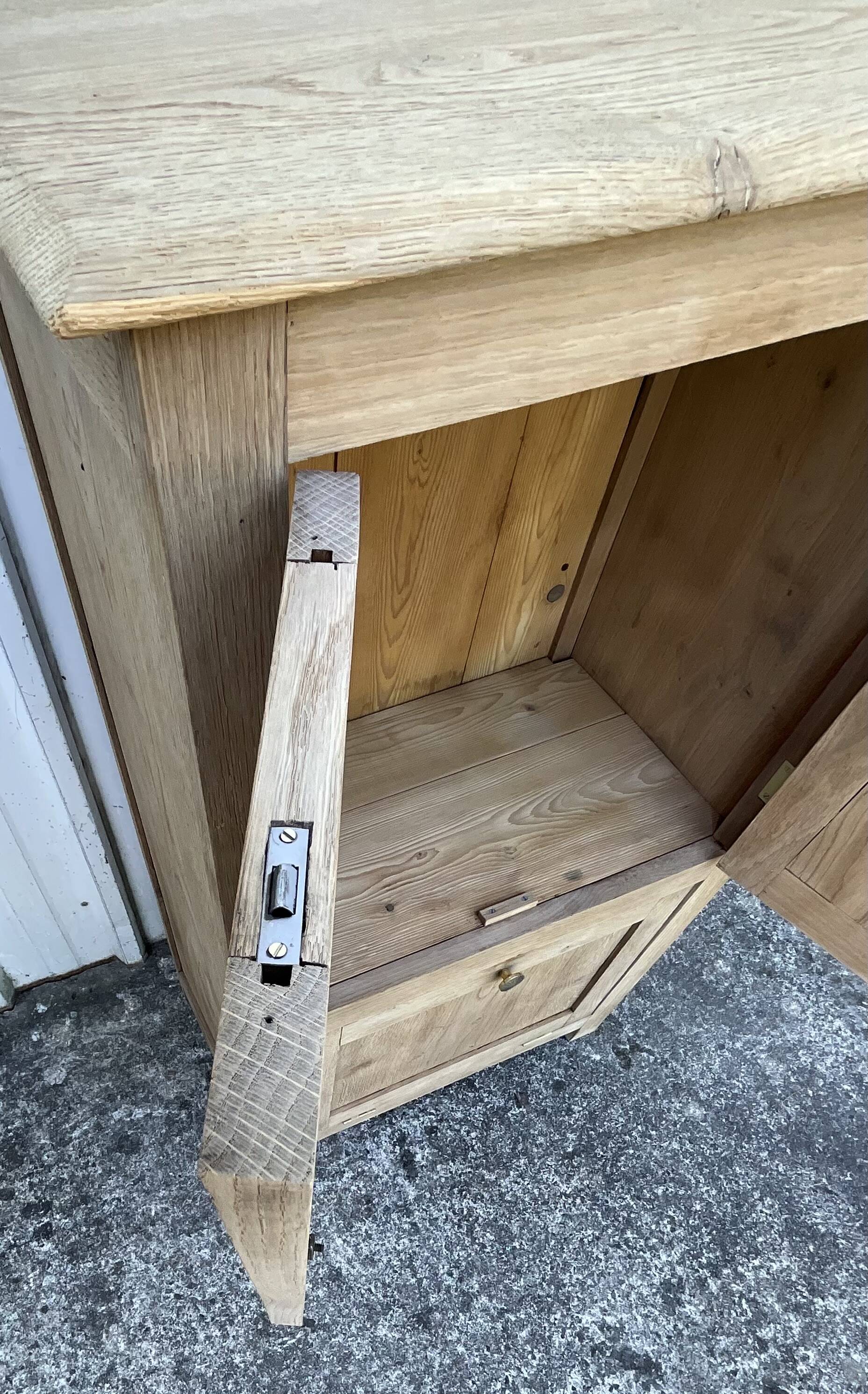 Solid oak storage unit – Contemporary country style