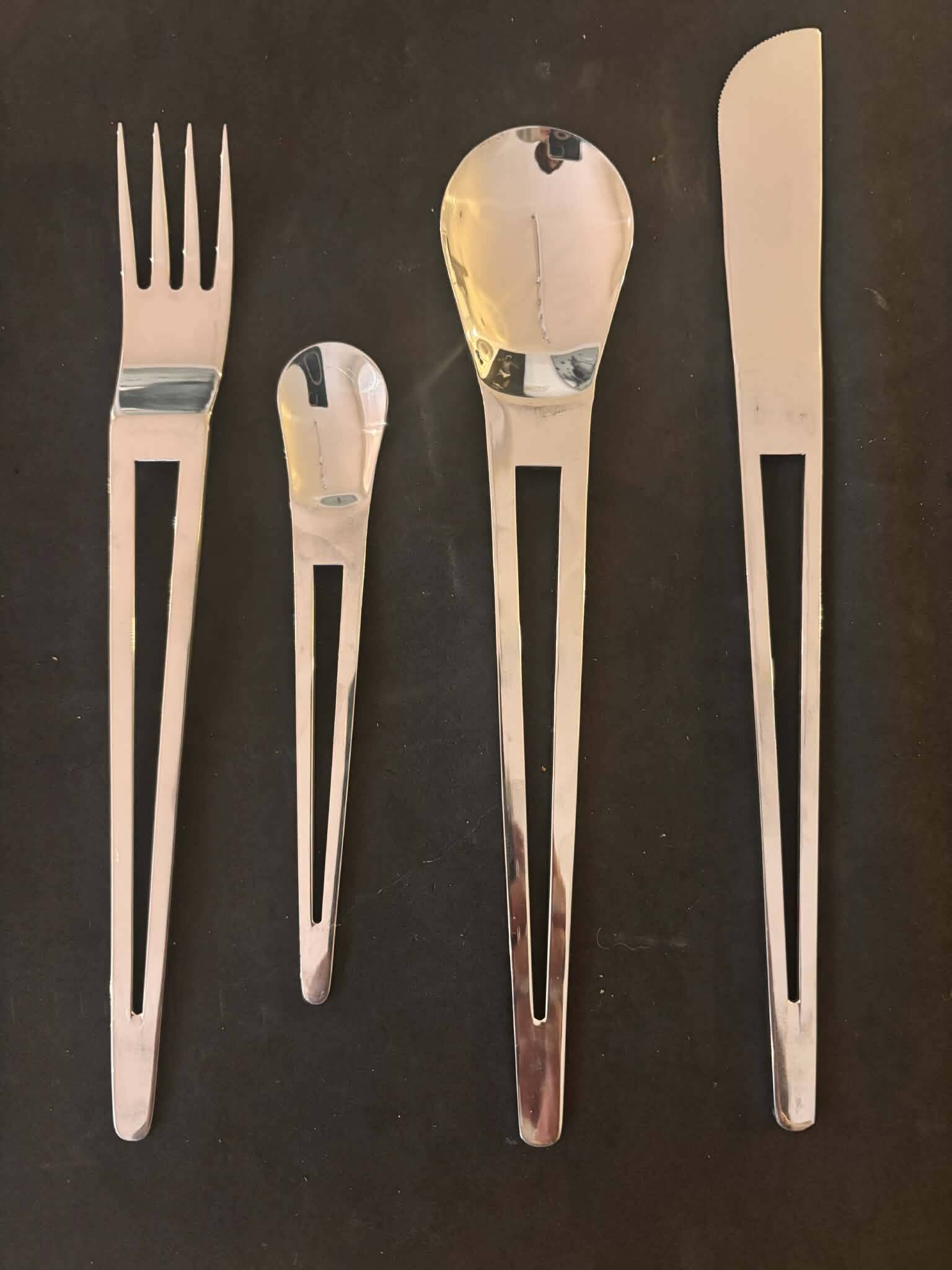 Ménagère 12 personnes acier