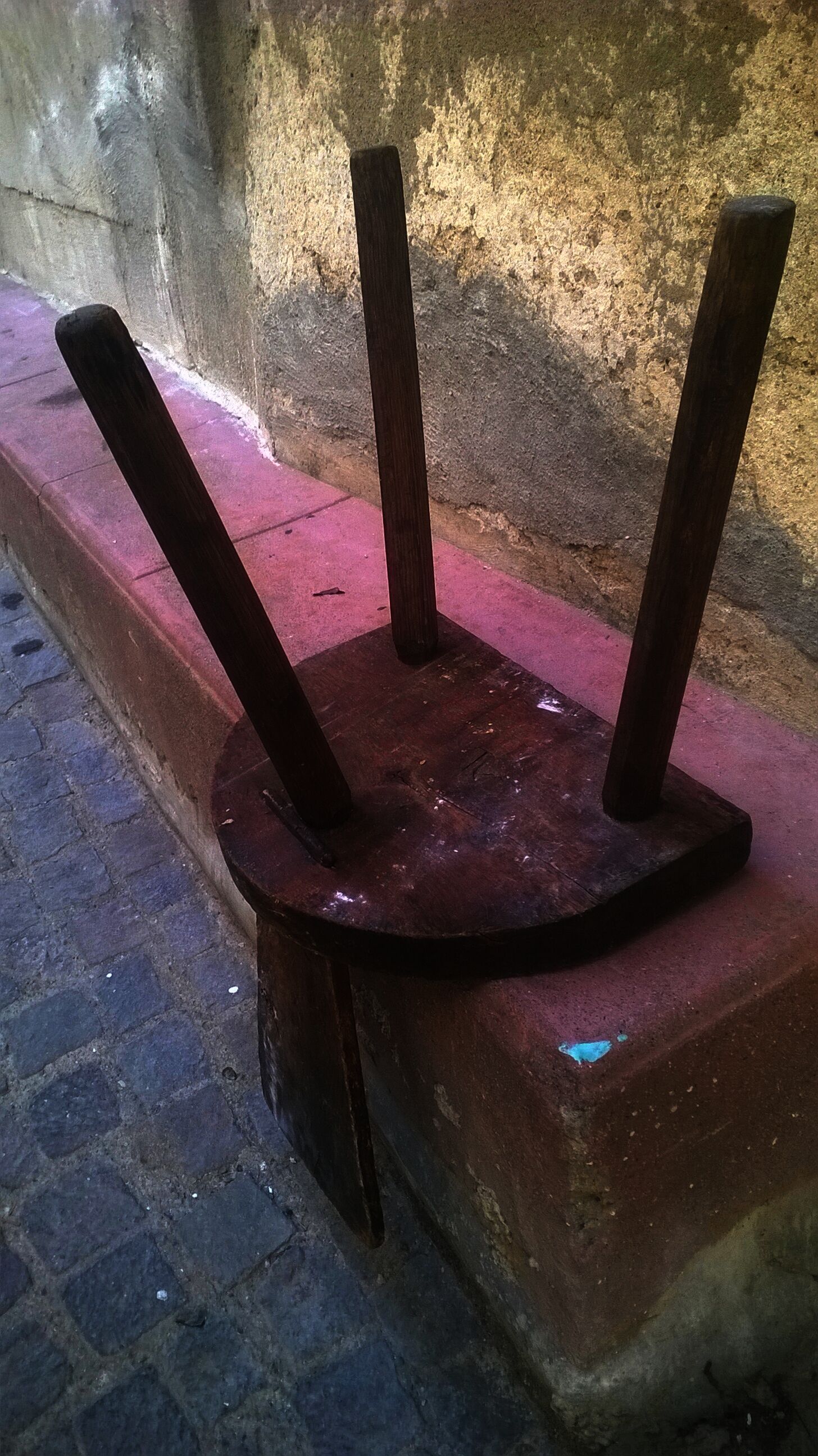 Vintage tripod chair