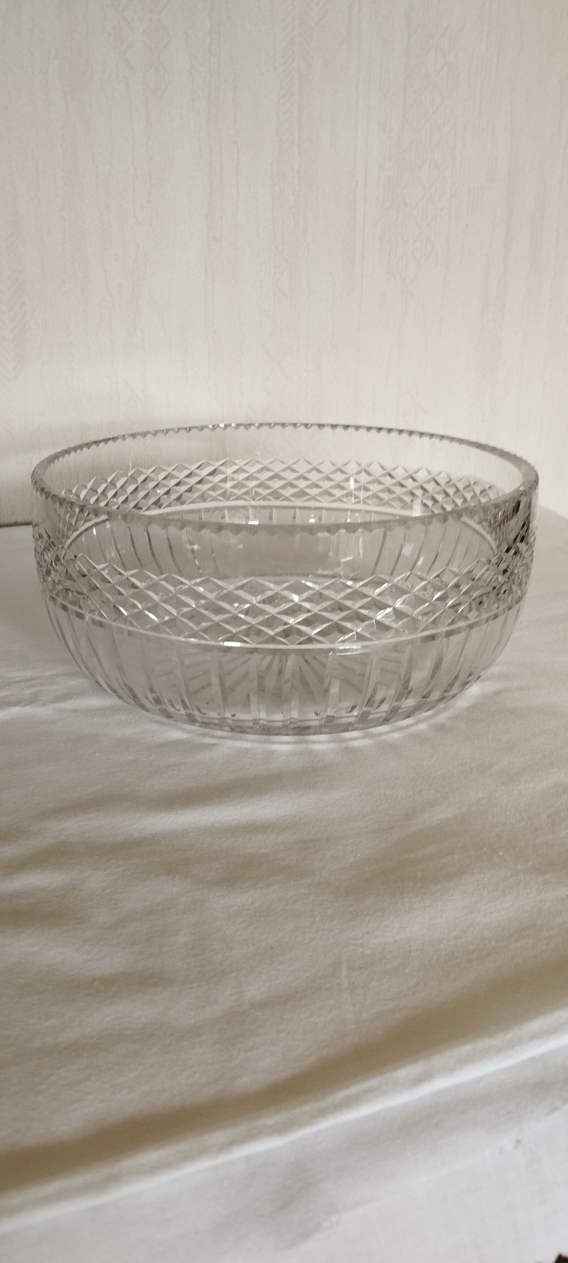 Round crystal bowl from Saint-Louis