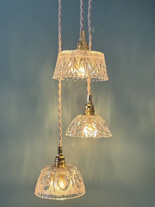 Suspension triple abat-jour vintage en verre et cristal ciselé