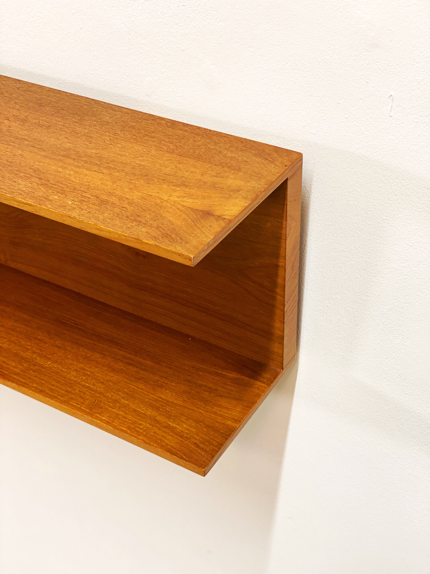 Mid-Century Modern Teak wall-mounted shelf by Walter Wirz for Wilhelm Renz, 200cm, 1960s