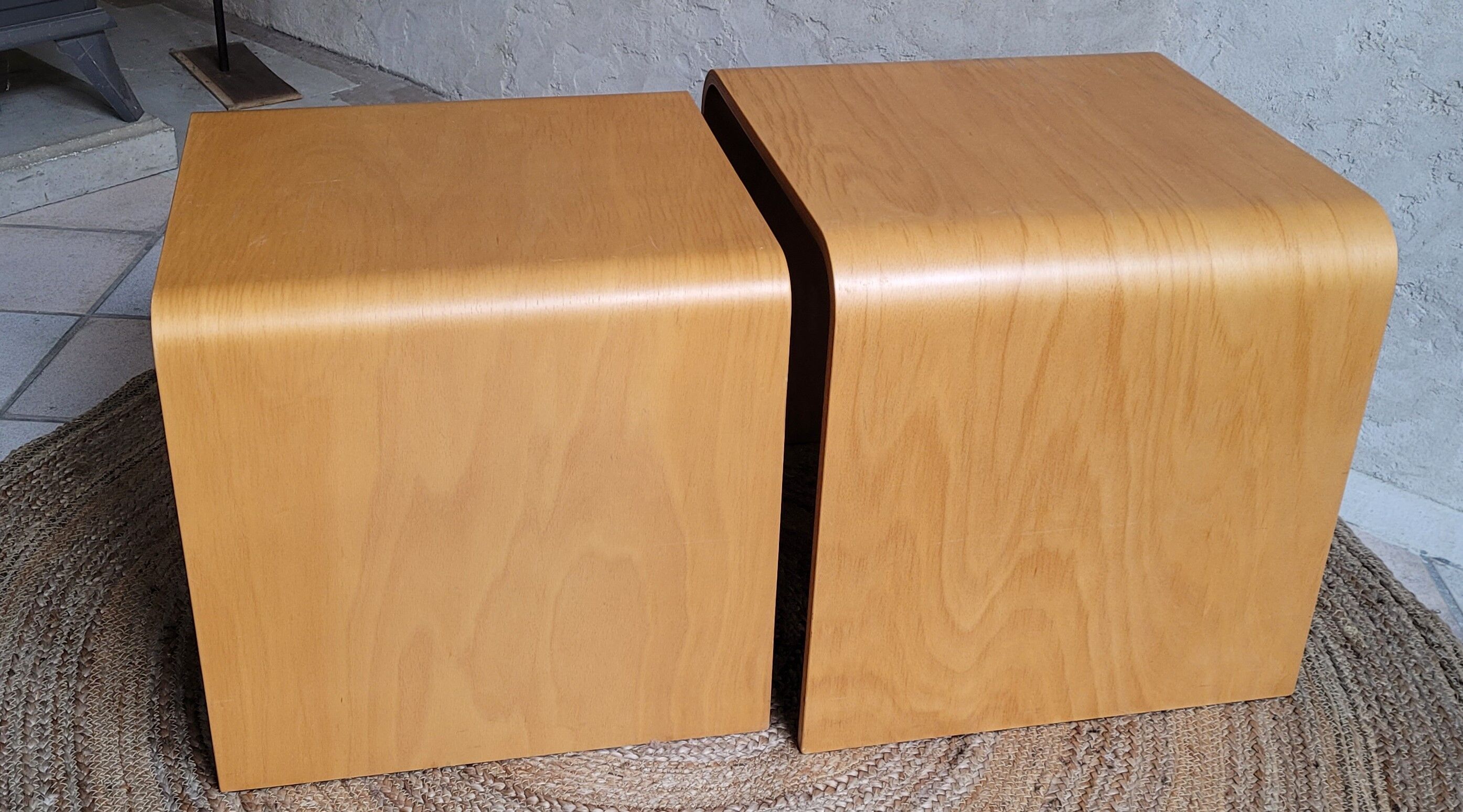 Set of two nesting tables
