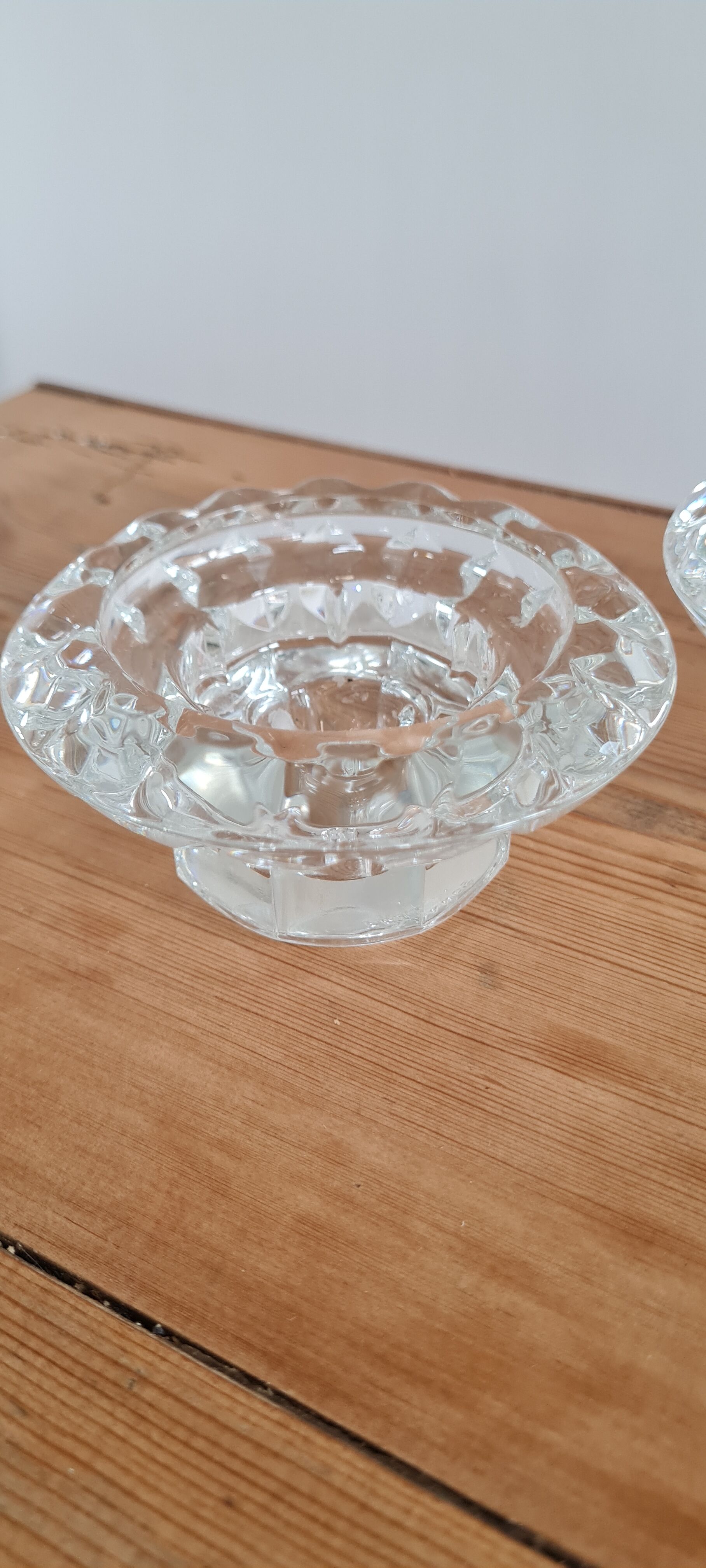Paire de bougeoirs en verre