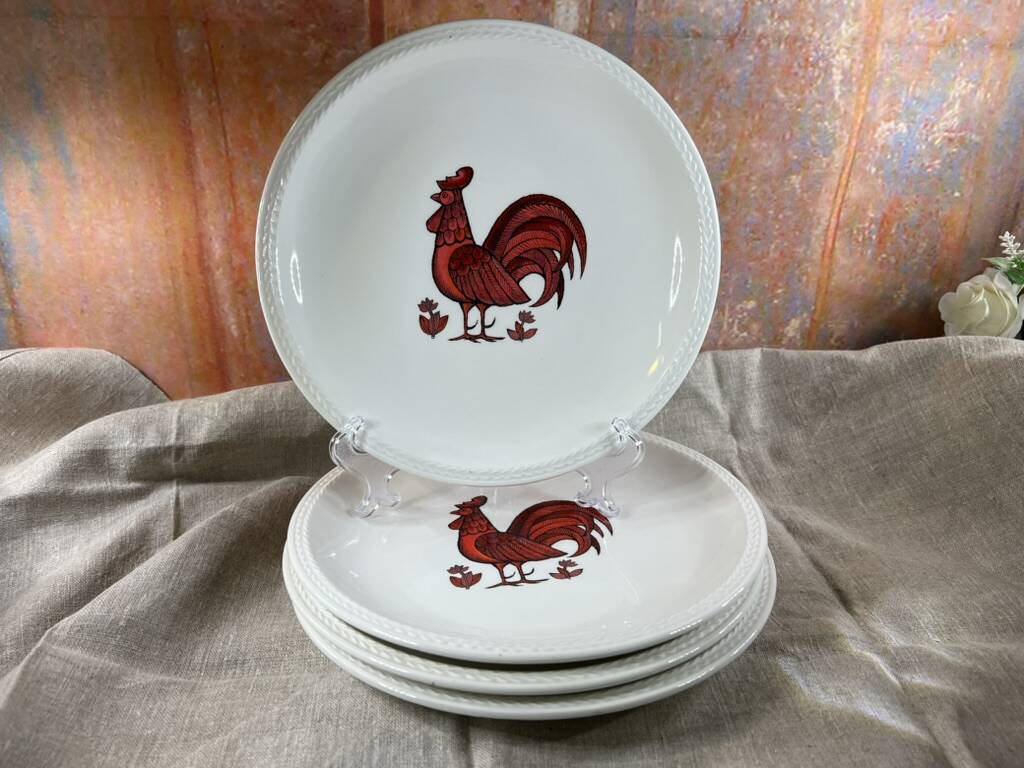 Set of 4 flat plates with red rooster hen decor