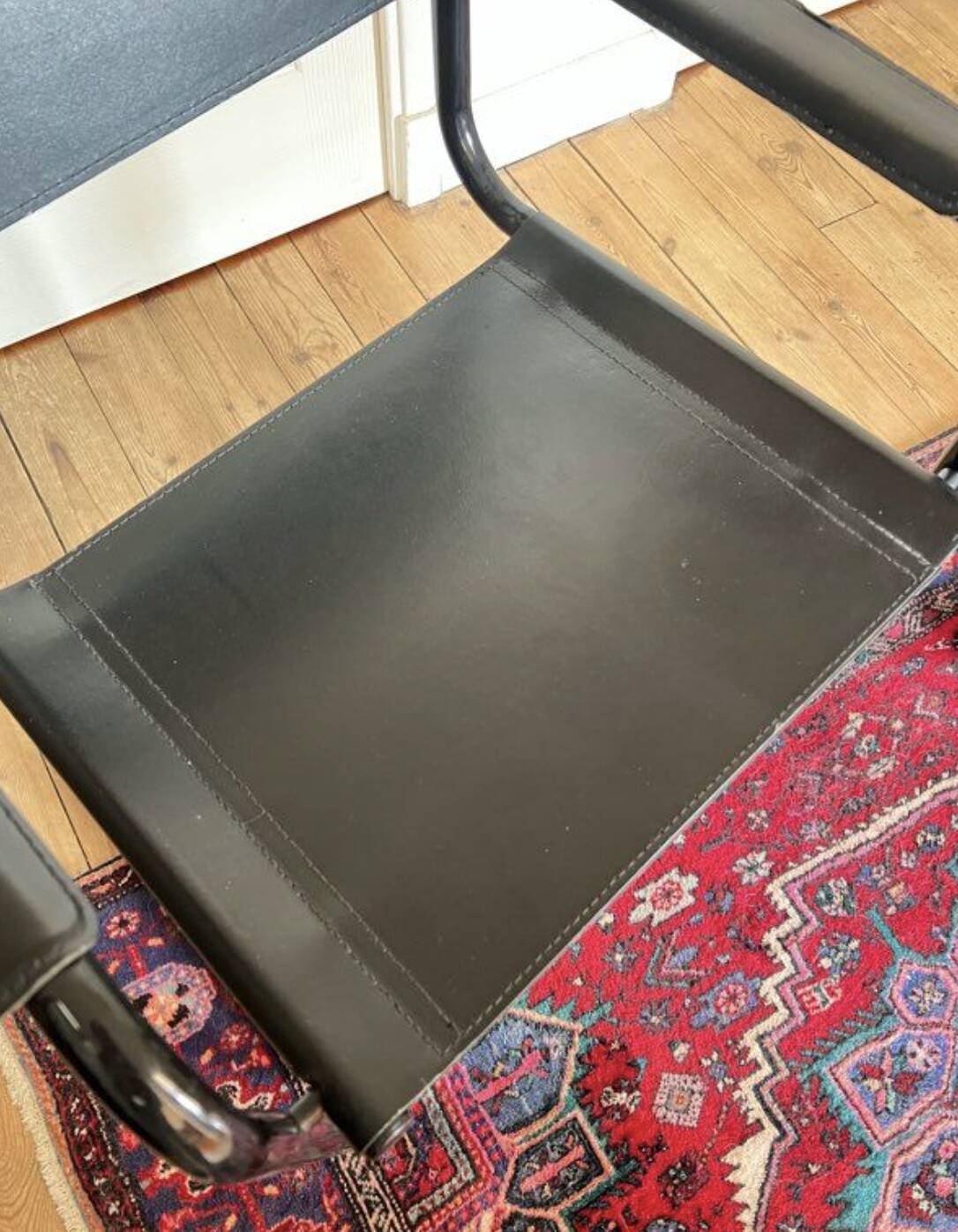 Pair of Cantilever armchairs in leather and black tubular - 1970s